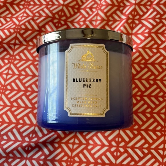 NEW!! Bath and Body Works White Barn Candle